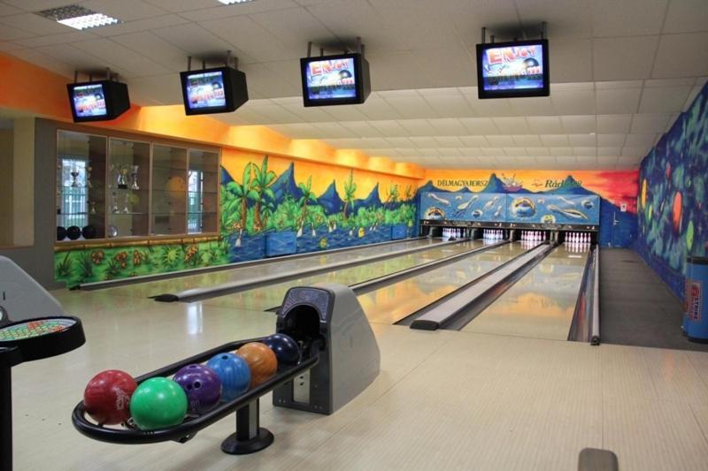 Teke Bowling Centrum és Sport Hotel Szeged Exterior foto
